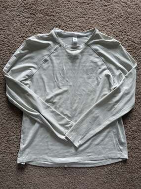 Lululemon Better Each Day Swiftly Breathe Long Sleeve Shirt Size 10 White